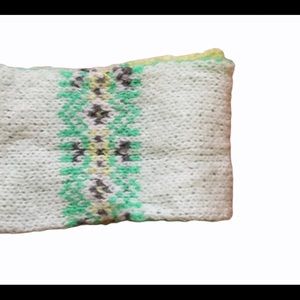 American Eagle winter fair isle infinity scarf white and green chunky knit